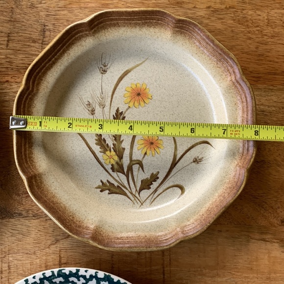 Set of Four Vintage Plates - Picture 12 of 15